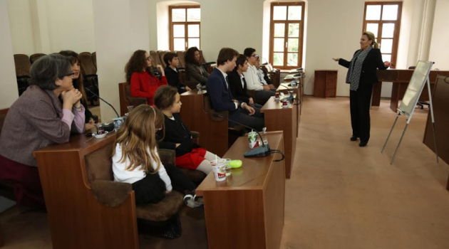 Uyar'dan öğrencilere yerel yönetimler dersi