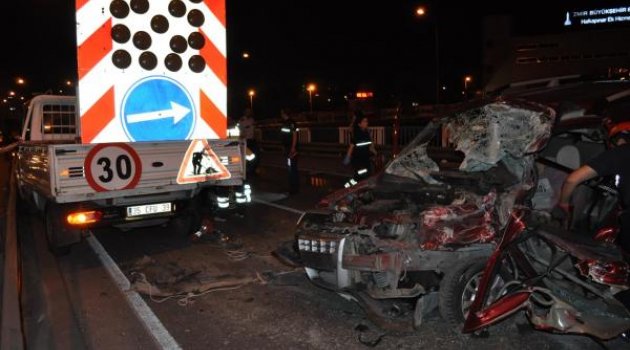 Uyarı levhası taşıyan kamyonete çarptı!.. 1 ölü, 1 yaralı!