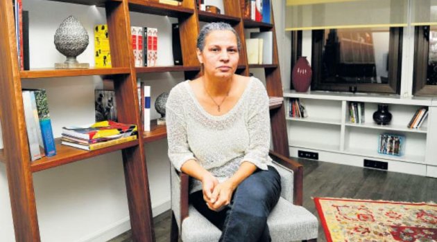 Yabancıyla evlenen kadına soyadı hak, Türk’le evlenene değil