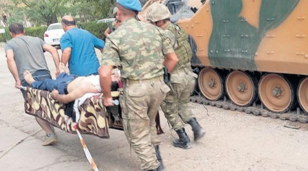 Yaralı vatandaşa asker yardım etti