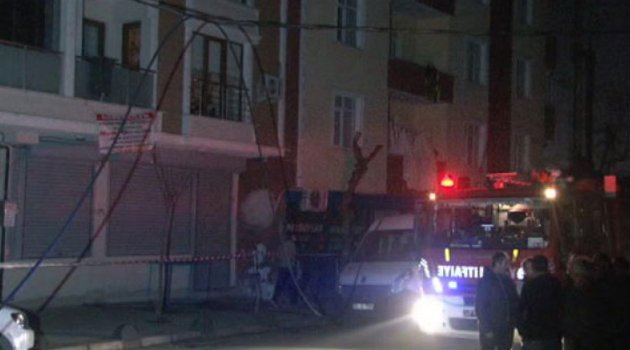 Yüksek gerilim hattı kablosu koptu, halk bomba paniği yaşadı
